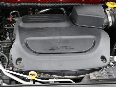 Used 2025 Chrysler Pacifica Limited FWD image 41