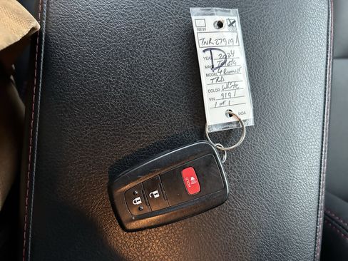 Certified 2024 Toyota 4Runner TRD Off-Road Premium image 32