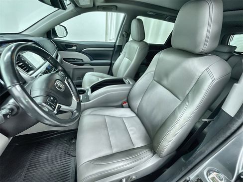 Used 2017 Toyota Highlander Limited Platinum w/ Carpet Mat Package image 19