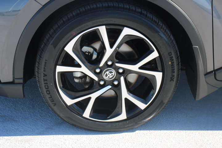 Used 2021 Toyota C-HR XLE FWD image 8