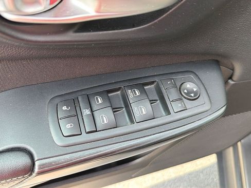 Used 2016 Jeep Cherokee Latitude FWD image 31
