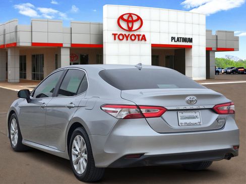 Used 2020 Toyota Camry LE image 4