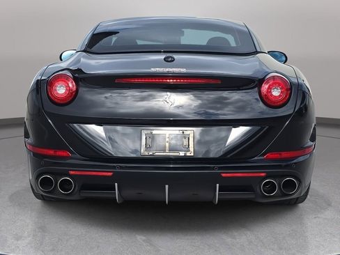 Used 2016 Ferrari California T image 6