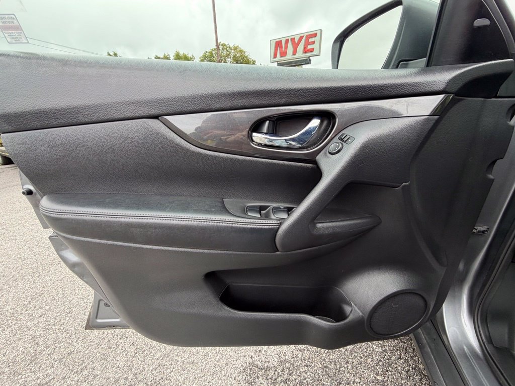 Used 2020 Nissan Rogue SV AWD/4WD image 14