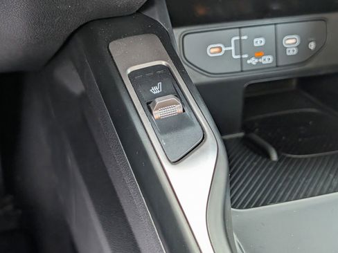 Used 2025 Kia Sorento S w/ Panoramic Sunroof Package FWD image 11