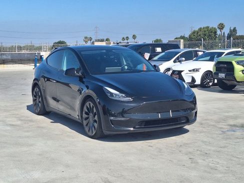 Used 2022 Tesla Model Y Performance AWD/4WD image 3