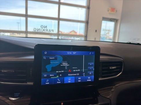 Used 2022 Ford Explorer Limited w/ Class IV Trailer Tow Package AWD/4WD image 3