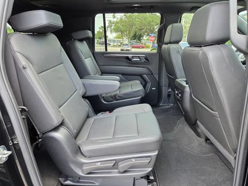 Used 2025 Chevrolet Suburban Z71 w/ Z71 Off-Road Package AWD/4WD image 20
