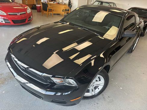 Used 2010 Ford Mustang Coupe RWD image 6