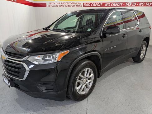 Used 2020 Chevrolet Traverse LS image 3