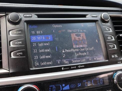 Used 2019 Toyota Highlander XLE AWD/4WD image 14