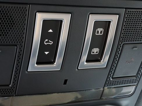New 2026 Land Rover Defender 130 X-Dynamic SE AWD/4WD image 35