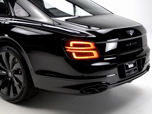 Used 2022 Bentley Flying Spur V8 AWD/4WD image 18