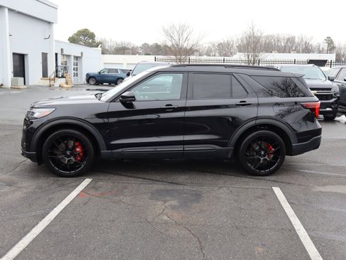 Used 2025 Ford Explorer ST image 7