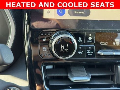 Used 2023 Toyota Highlander Limited AWD/4WD image 15