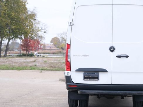 Used 2019 Mercedes-Benz Sprinter 170 Cargo image 10