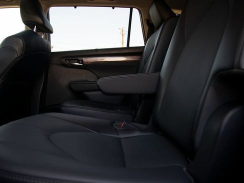 Used 2022 Toyota Highlander Limited AWD/4WD image 13