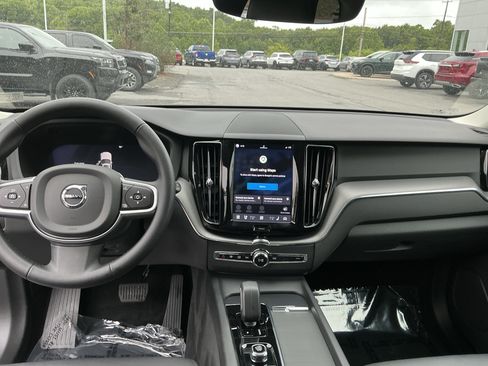 Used 2025 Volvo XC60 B5 Core AWD/4WD image 11