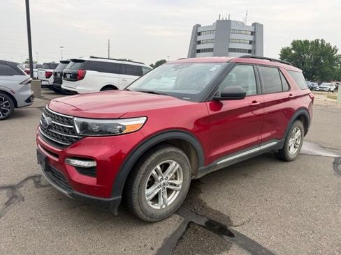 Used 2022 Ford Explorer XLT w/ Equipment Group 202A AWD/4WD image 6
