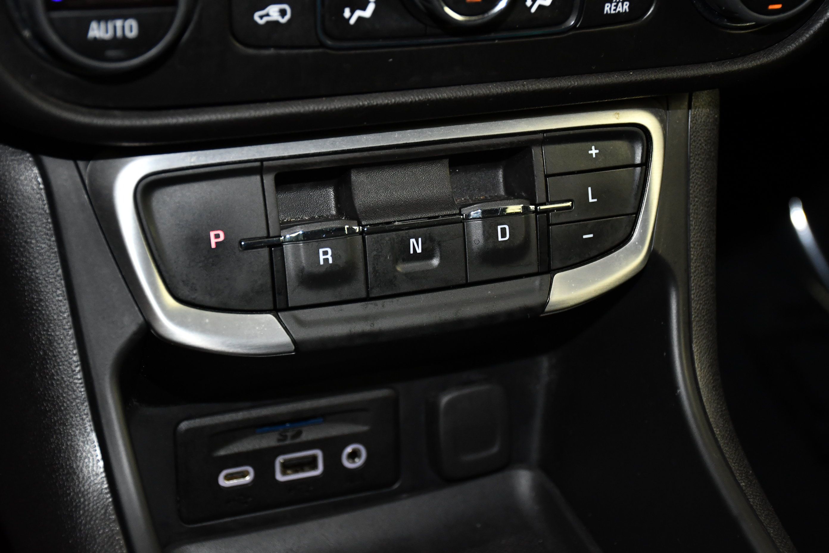 Used 2024 GMC Terrain SLT w/ Tech Package AWD/4WD image 31