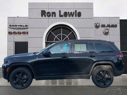 Certified 2023 Jeep Grand Cherokee Altitude AWD/4WD image 1