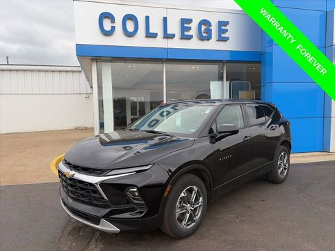 Used 2025 Chevrolet Blazer LT image 1