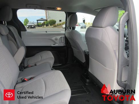 Used 2026 Toyota Sienna LE image 17