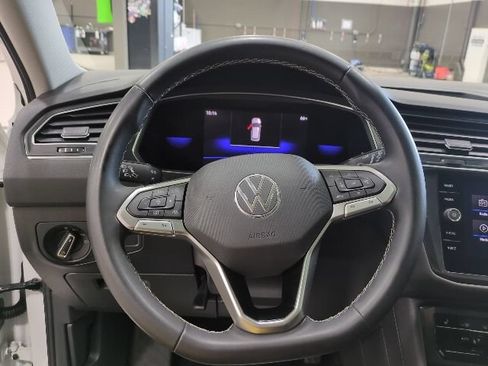 Used 2023 Volkswagen Tiguan SE AWD/4WD image 6