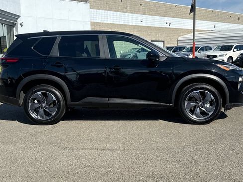 Used 2024 Nissan Rogue SV FWD image 3