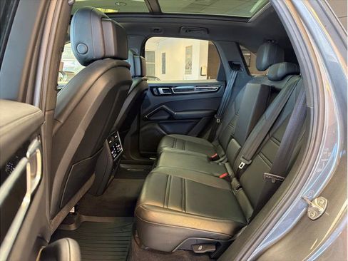 Used 2023 Porsche Cayenne AWD/4WD image 13