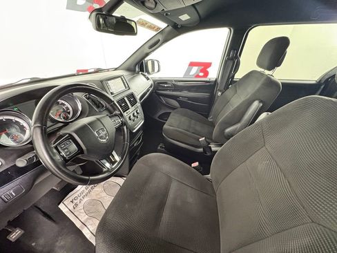 Used 2020 Dodge Grand Caravan SE FWD image 13
