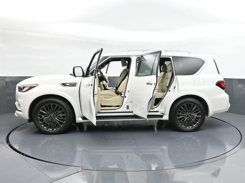 Used 2024 INFINITI QX80 Sensory w/ Cargo Package image 39