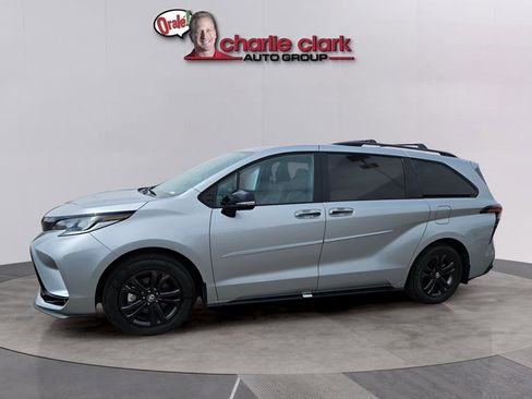 Used 2025 Toyota Sienna XSE w/ XSE Premium Package AWD/4WD image 1
