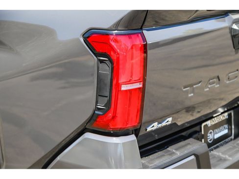 Used 2026 Toyota Tacoma SR5 AWD/4WD image 8