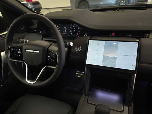 New 2025 Land Rover Discovery Sport Dynamic SE image 10