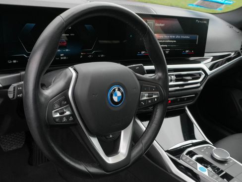 Used 2023 BMW i4 eDrive40 RWD image 10