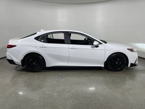 Used 2026 Toyota Camry SE FWD image 2