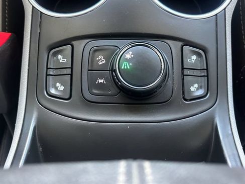 Used 2022 GMC Terrain SLT FWD image 32