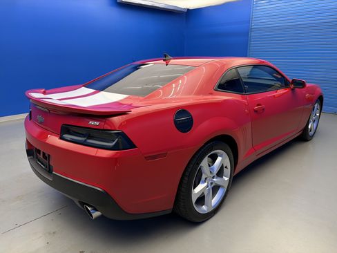 Used 2014 Chevrolet Camaro SS w/ White Rally Stripe Package RWD image 7