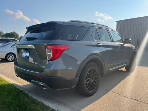 Used 2021 Ford Explorer Limited w/ Equipment Group 301A AWD/4WD image 4