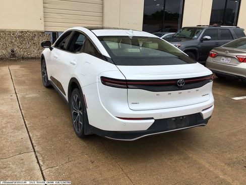 Used 2023 Toyota Crown Limited image 4