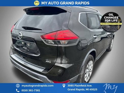 Used 2017 Nissan Rogue S w/ Appearance Package AWD/4WD image 4