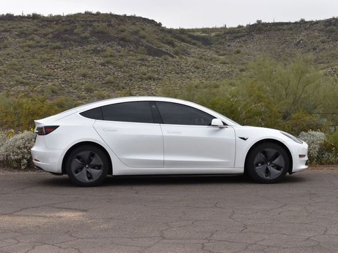 Used 2023 Tesla Model 3 Standard Range image 9