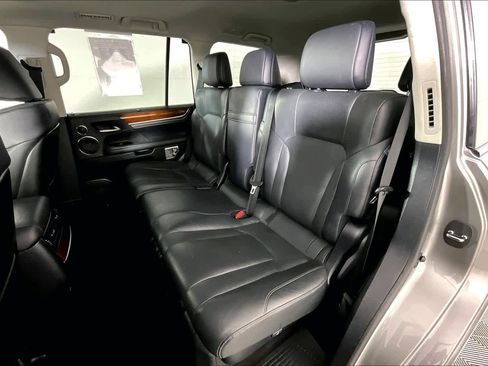 Used 2021 Lexus LX 570 4WD w/ 3rd Row & Luxury Pkg image 18