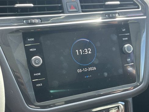 Used 2021 Volkswagen Tiguan SE w/ Panoramic Sunroof Package image 8