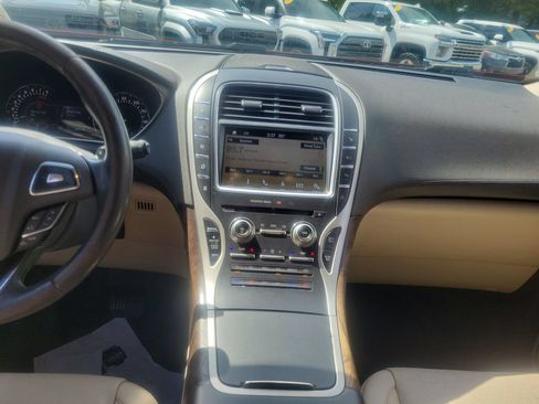 Used 2016 Lincoln MKX Reserve w/ Technology Package FWD image 25