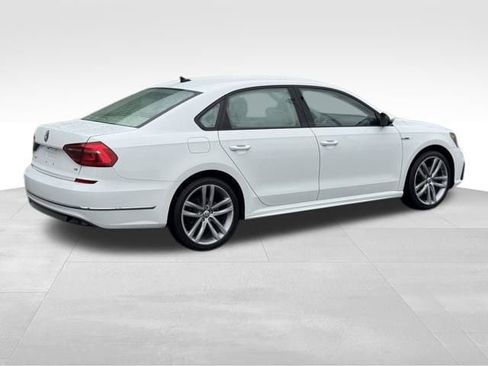 Used 2018 Volkswagen Passat 2.0T R-Line image 3