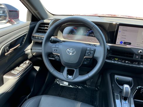 Used 2025 Toyota Crown Signia AWD/4WD image 11