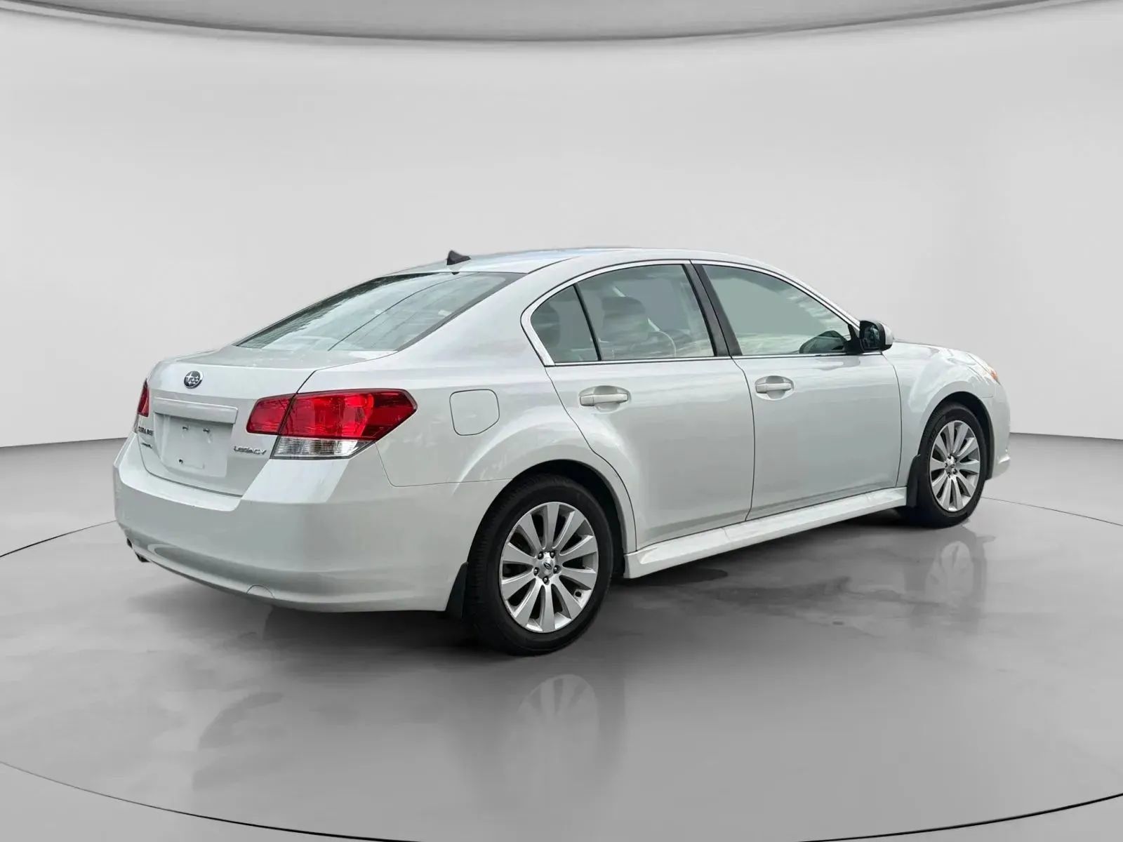 Used 2011 Subaru Legacy 2.5i Limited AWD/4WD image 5