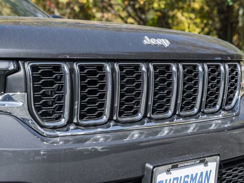 New 2025 Jeep Grand Cherokee Laredo X w/ Luxury Tech Group I image 12